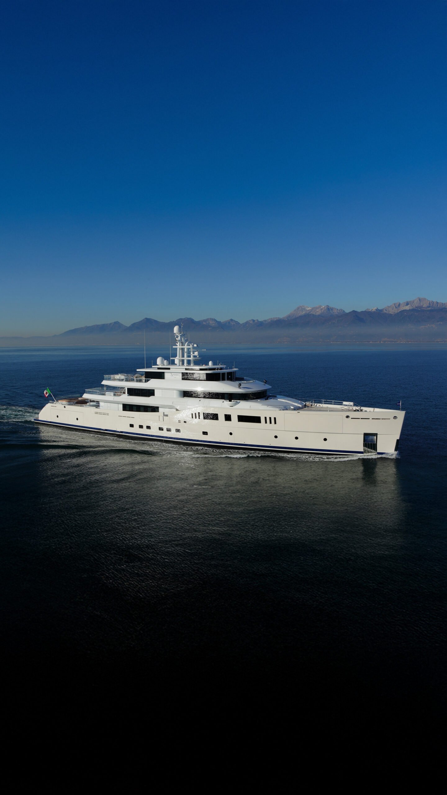 M/Y NAUTILUS