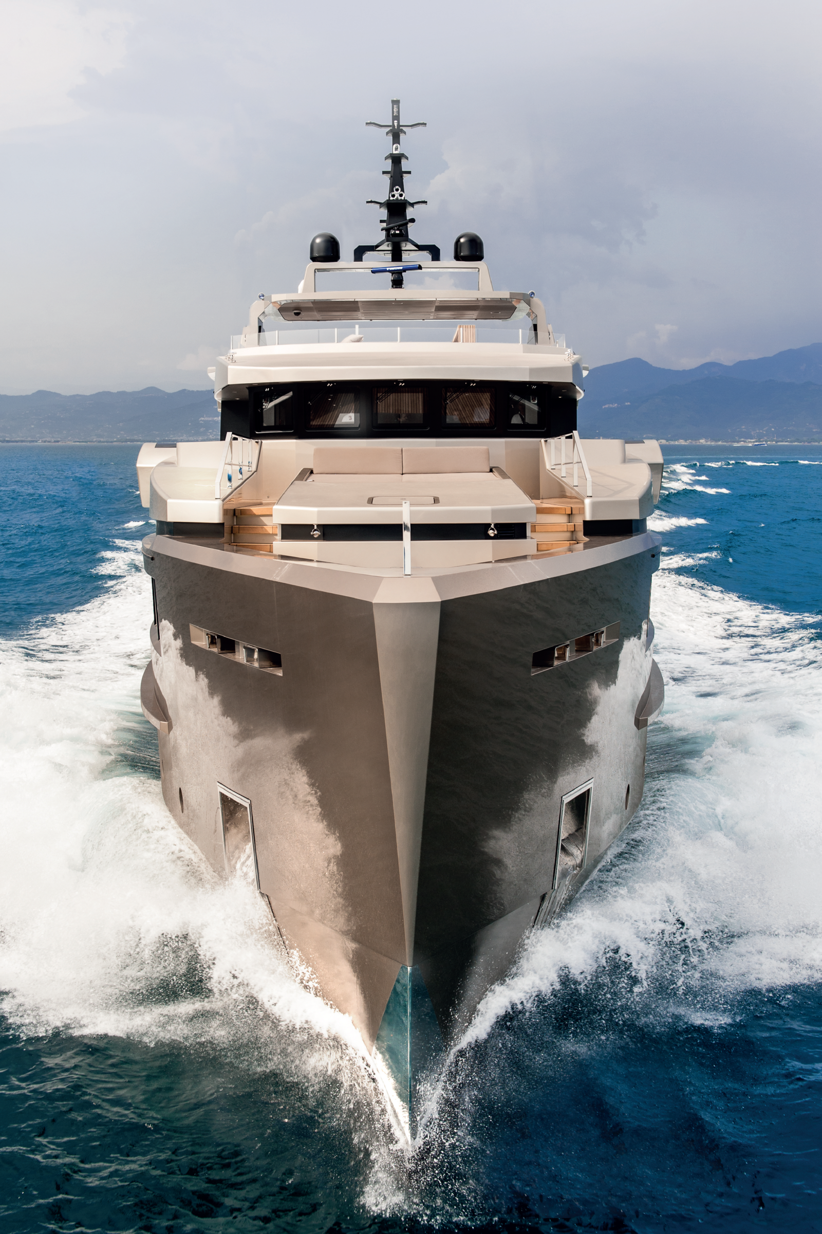 M/Y MAVERIK